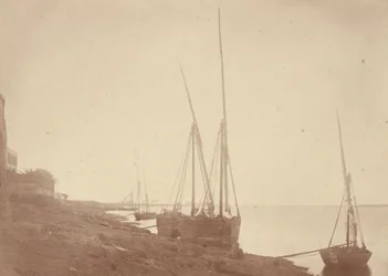 Voiliers sur la rive du Nil